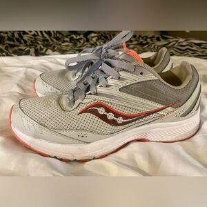 Saucony Gray & Coral Women’s Athletic Running Shoes - US 7.5 Wide